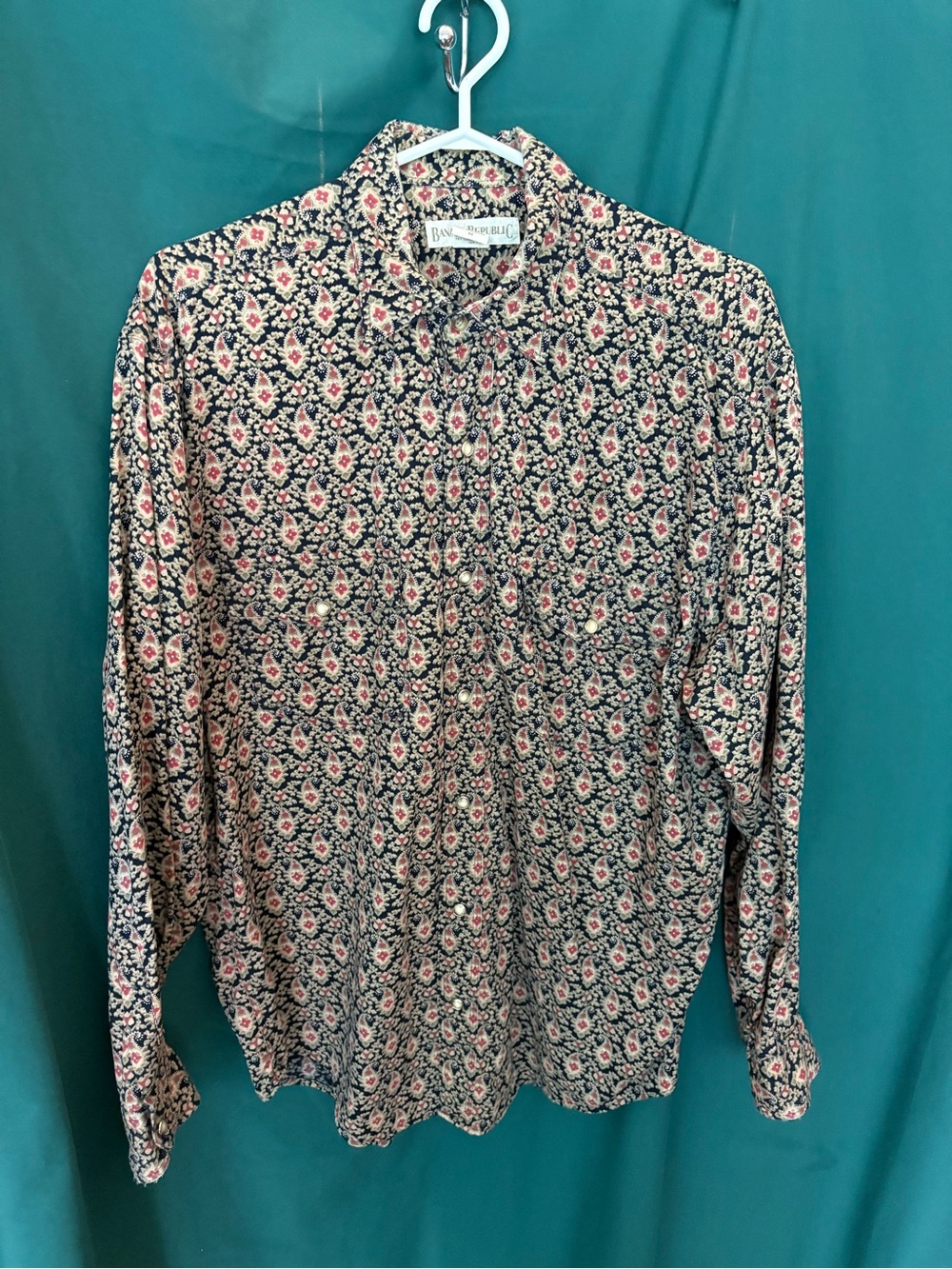 Vintage banana Republics Men’s Navy Floral Button-Up Shirt made in Hong Kong